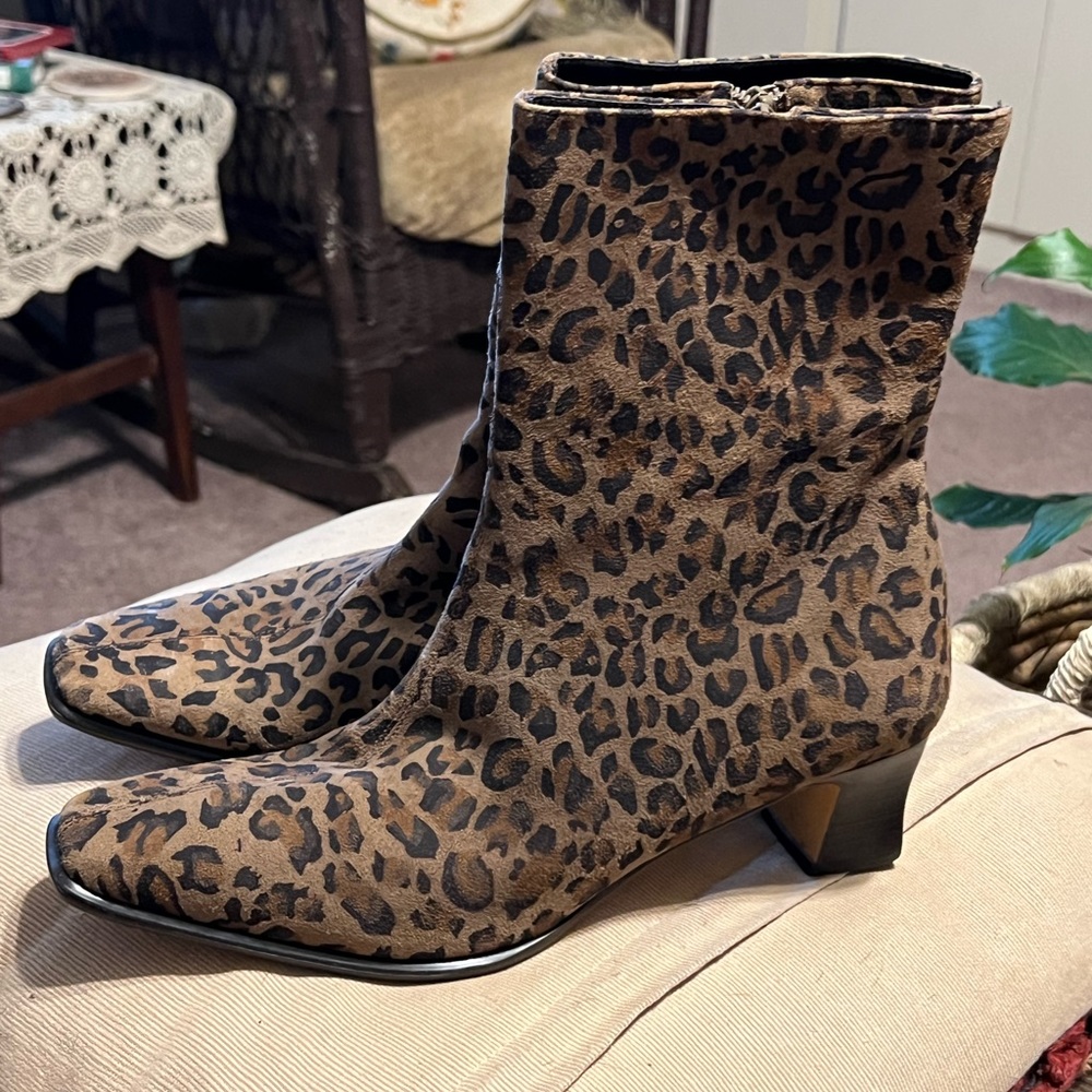 SOLD!! 8.5 Vintage y2k sueded cheetah leather chunky stacked square heeled boots - Picture 13 of 13